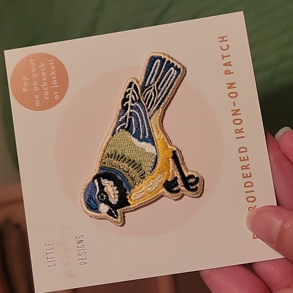 2 Iron on patches - Picture 3 of 3